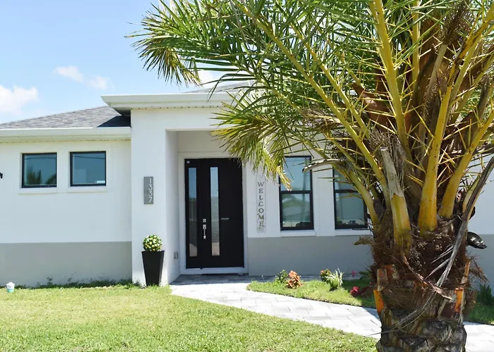 Canal Waterfront House-Pool-Fishing And Game Room