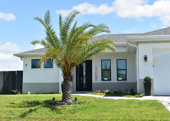 Canal Waterfront House-Pool-Fishing And Game Room