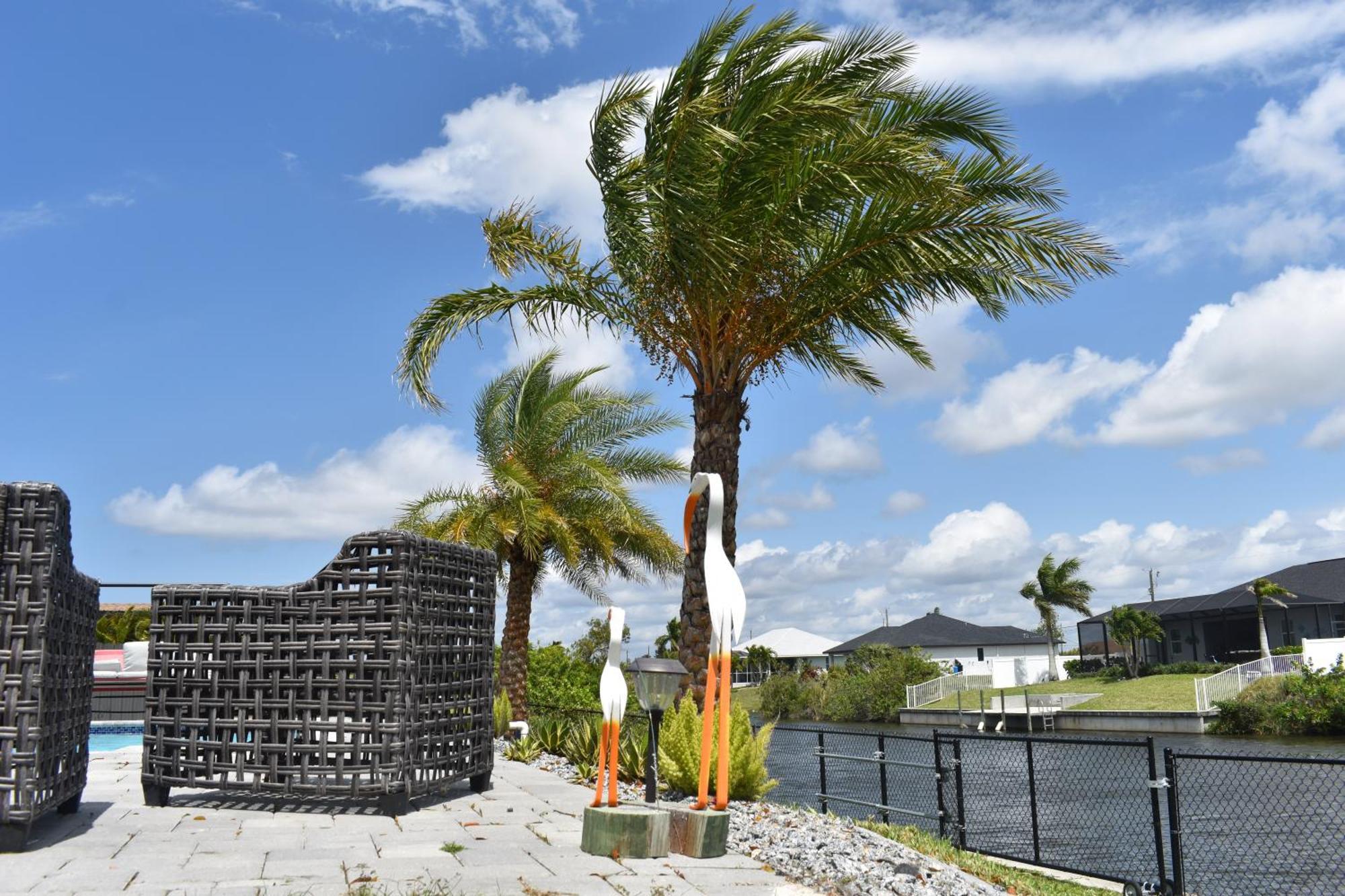Canal Waterfront House-pool-fishing And Game Holiday home