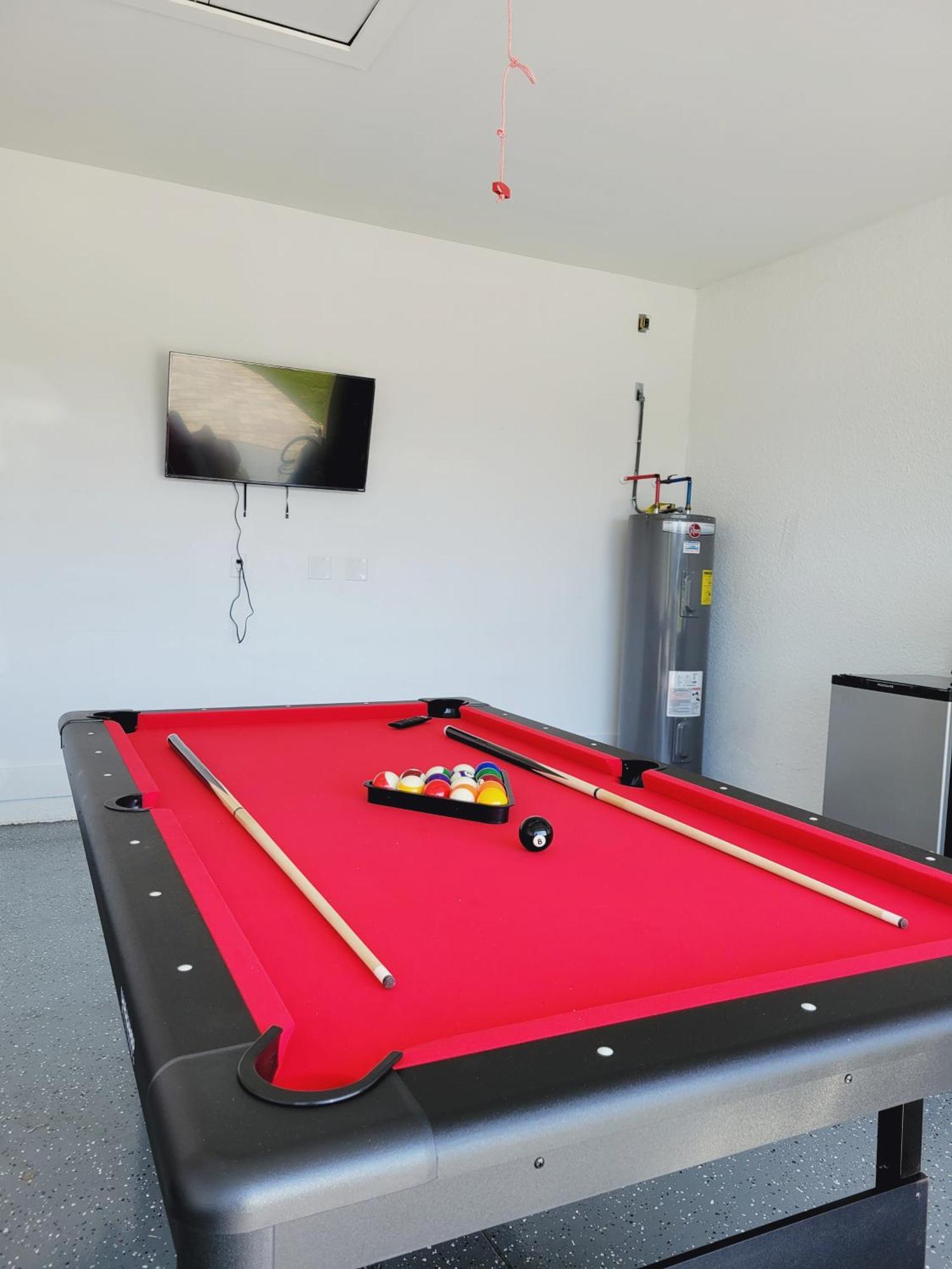 Canal Waterfront House-pool-fishing And Game