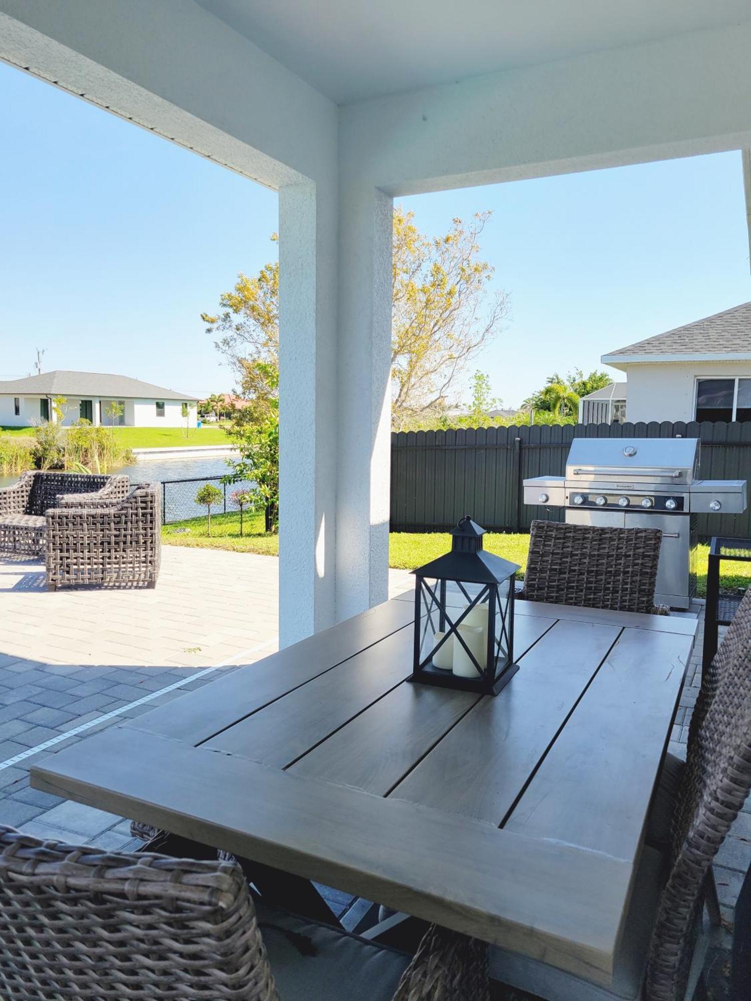 Canal Waterfront House-pool-fishing And Game Cape Coral