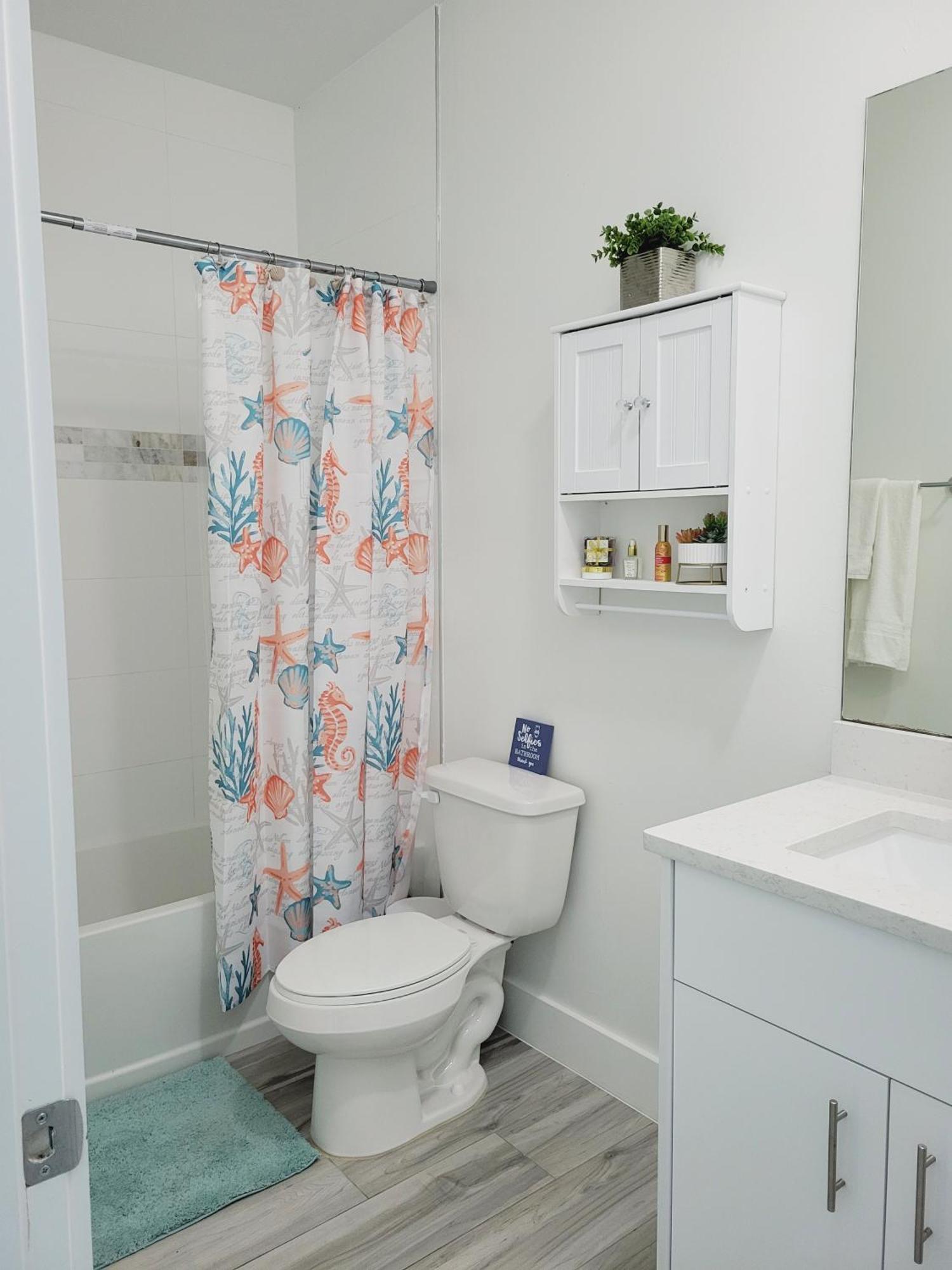 Canal Waterfront House-pool-fishing And Game Cape Coral