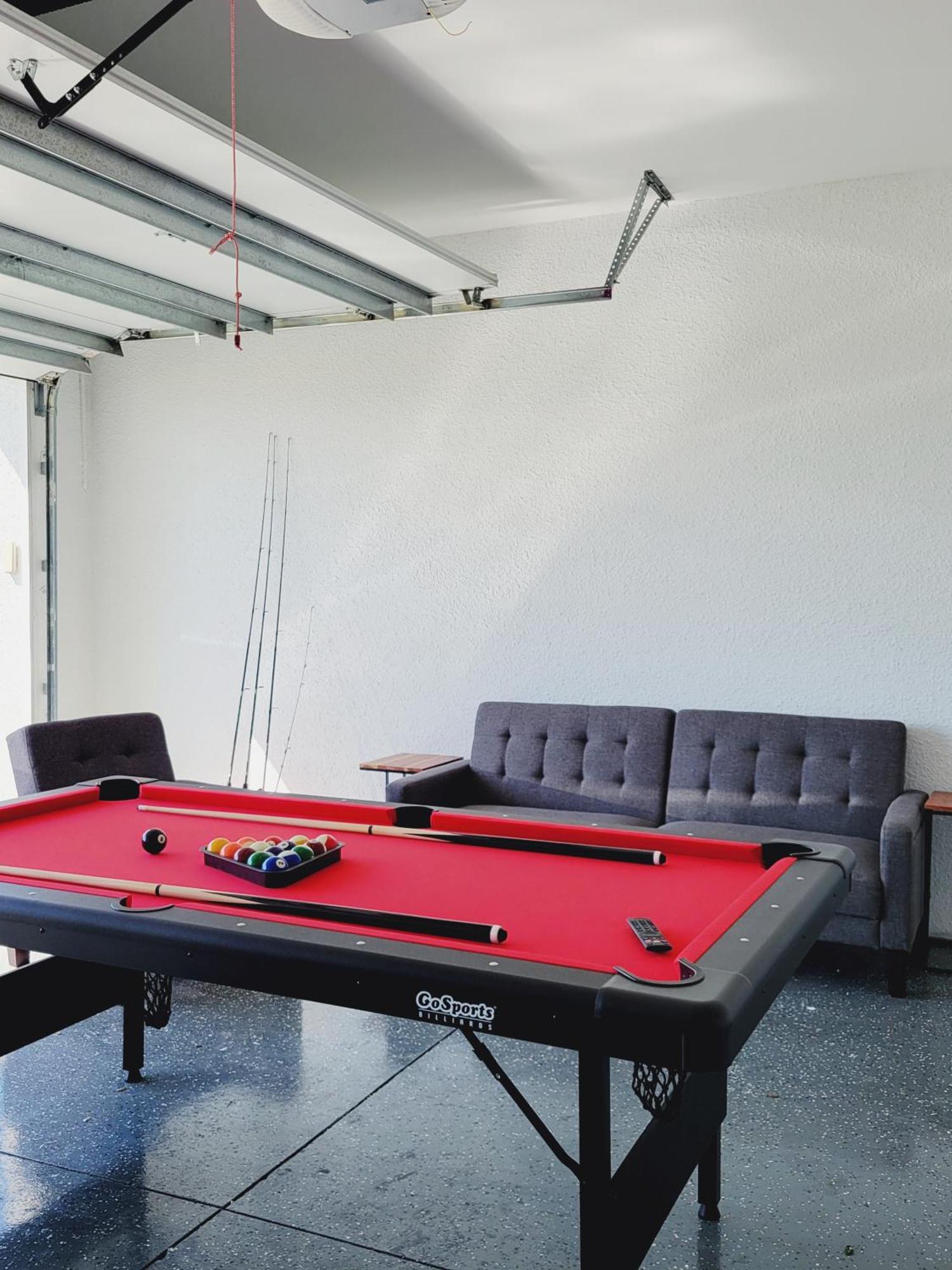 Canal Waterfront House-pool-fishing And Game